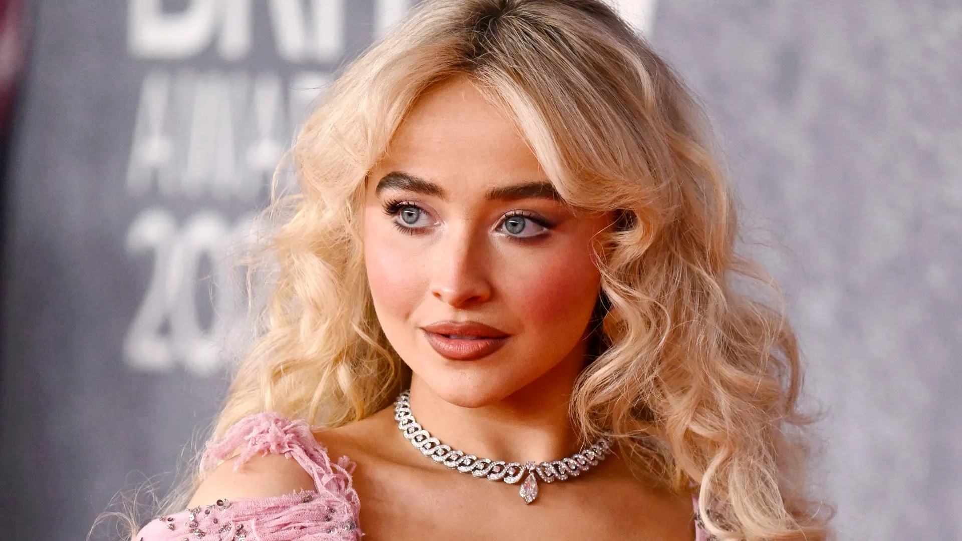 Sabrina Carpenter: 7 Inspiring Facts About Her Life, Music & Net Worth
