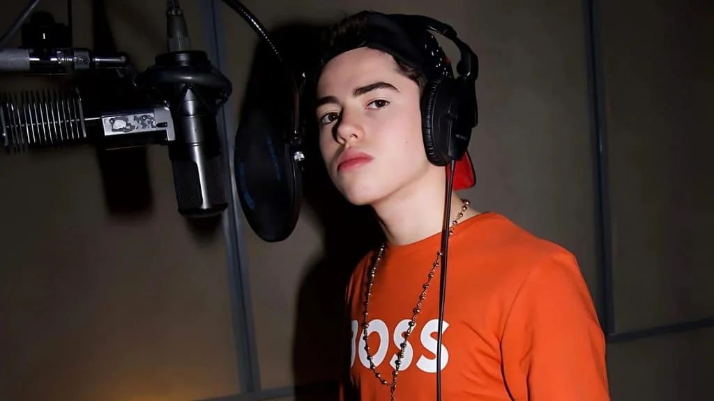 Kevin AMF is a young Mexican artist who has quickly captivated audiences with his viral corridos tumbados and urban-style songs